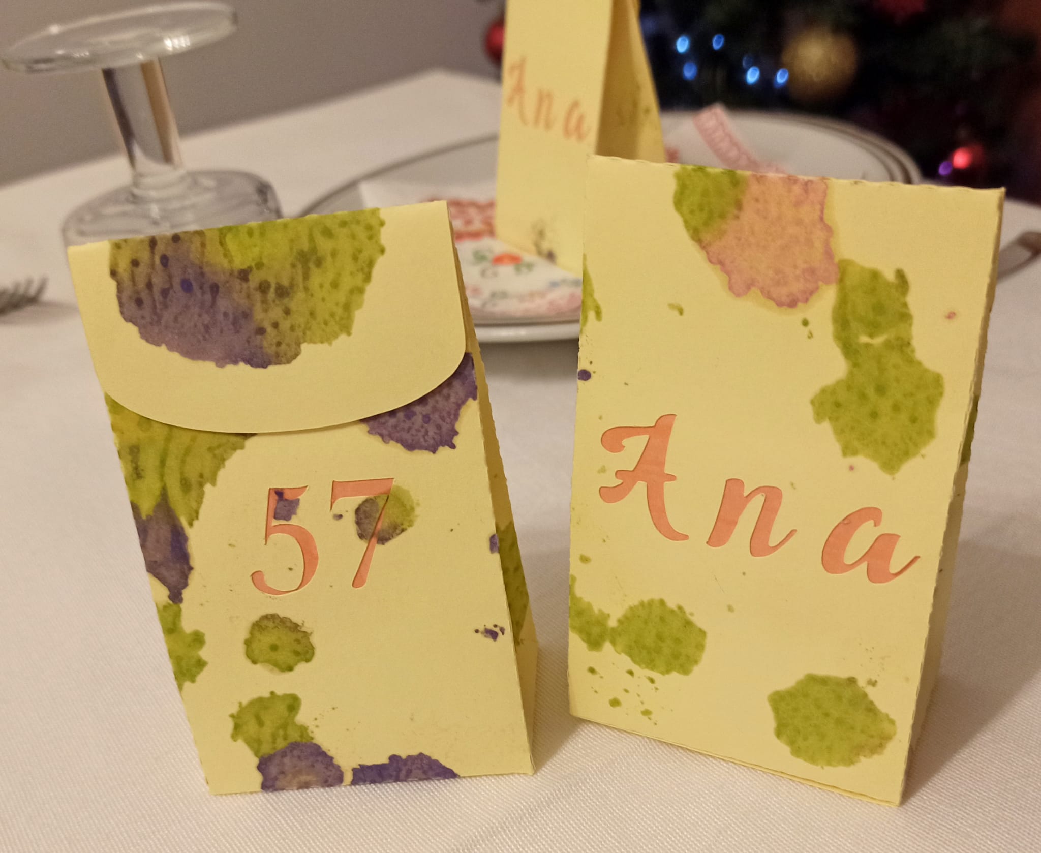 Decoração de mesa para celebração de aniversário 'Ana 57 Anos'